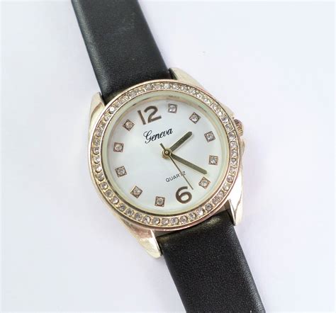 vintage geneva quartz watch gold.